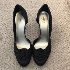Black Close Toed Heels - Rose size 7
